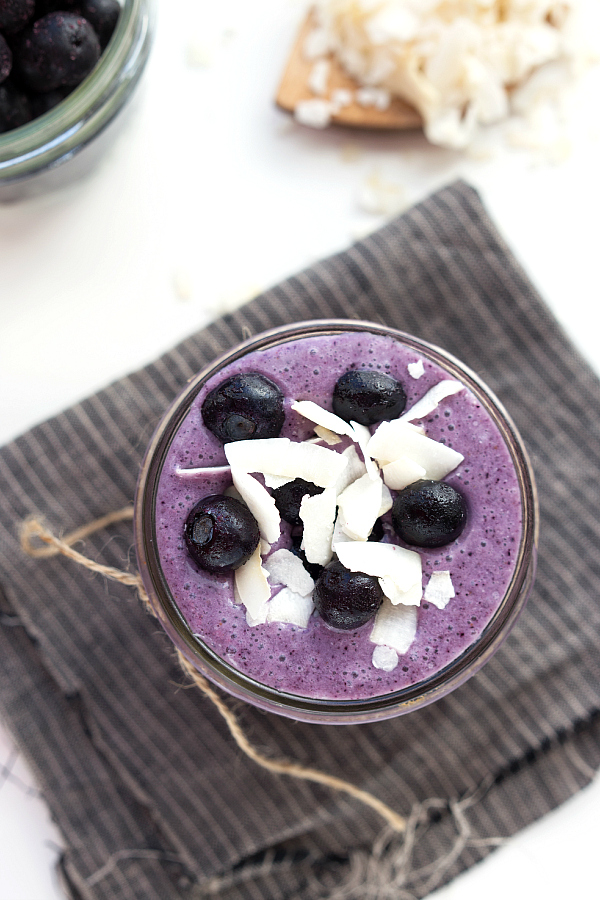 Want to look slim and sexy then try this blueberry and coconut smoothie for weight loss. Weight loss smoothies. 