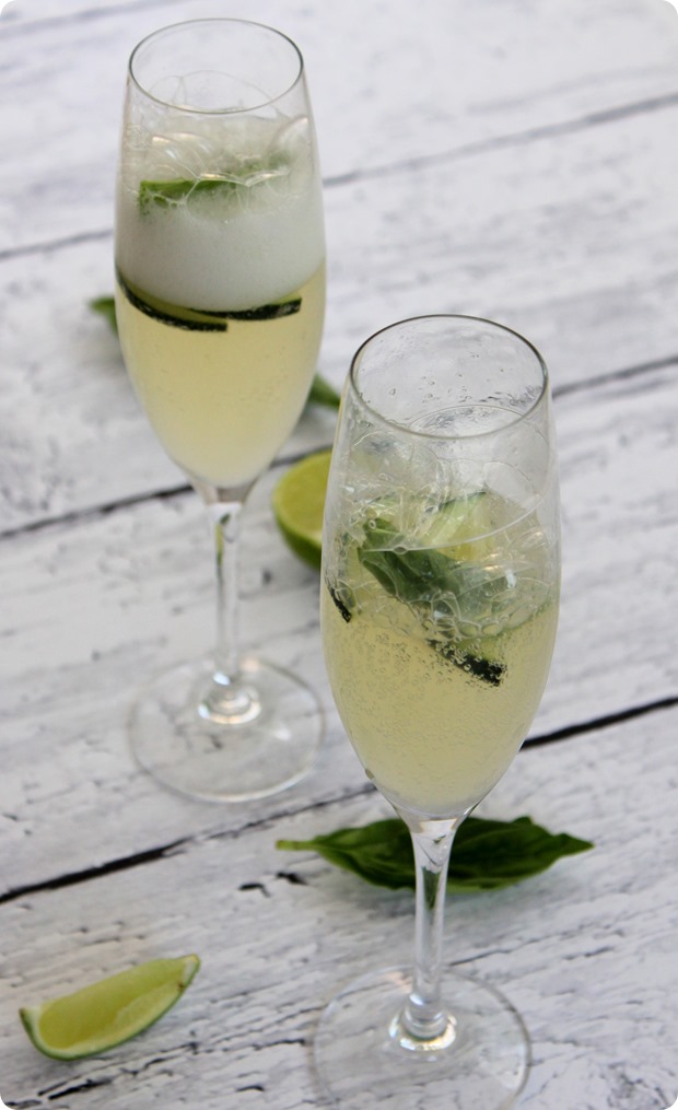 Cucumber Lime Basil Prosecco Spritzer. Get 50 more refreshing summer cocktails for party and fun. Best summer drinks. 