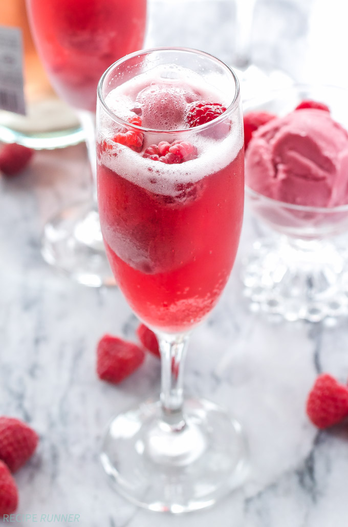 Raspberry Sorbet Bellini. Try these 55 more refreshing summer cocktails for fun and party. Best delicious summer drinks recipes. 