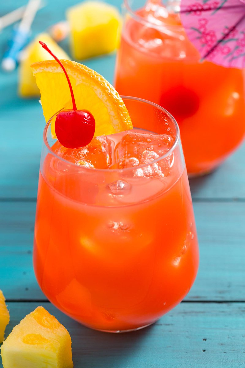 Refreshing summer cocktails. Find 50 more summer drinks and cocktails recipes for party and fun. Best drinks to enjoy on beach. Modern drink recipes. 