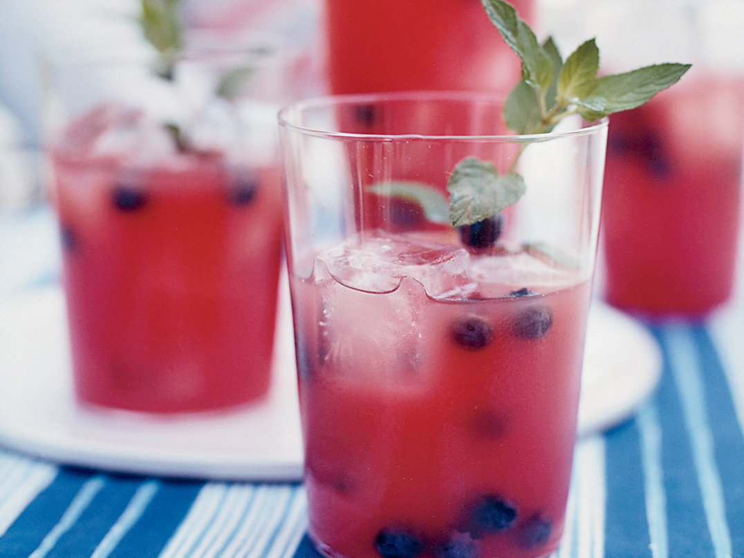 Watermelon tequila cocktails recipes. Find 55 more refreshing summer cocktails drinks. Best cocktails drinks for summer and chill on beach. 
