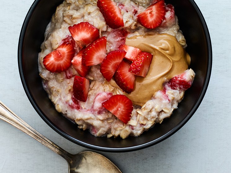 Find 25 high protein breakfast recipes for fast weight loss. Egg white oatmeal with peanut butter. Best protein sources for breakfast. Rich protein meals. 