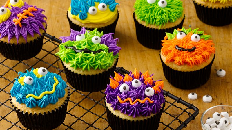 Delicious scary monster cupcakes for kids. Get more 22 easy Halloween dessert ideas for kids. Halloween tricks and treat recipes ideas for kids. Ghost recipes for school. Halloween monster eyes cookies for kids. Easy to make Halloween spooky foods ideas for kids. Easy Halloween food ideas for party. Easy Halloween treats for kids. Halloween treats for school parties. Halloween tricks and treats food ideas. Halloween food ideas for adults. Halloween homemade dessert idea. 
