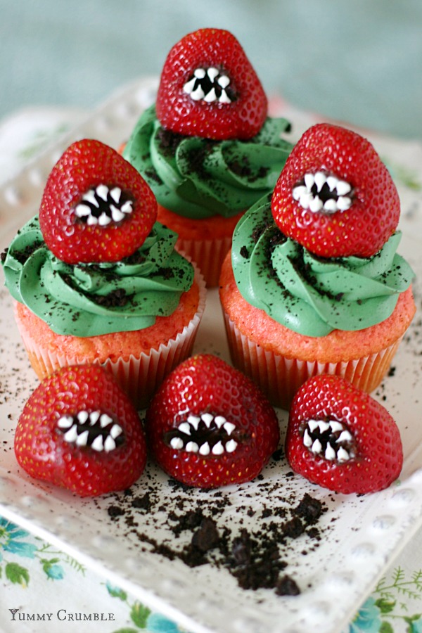 Yummy monster strawberry cupcakes for Halloween party. Halloween treat ideas for adults. Try more 22 spooky cute Halloween dessert recipes ideas for party. Halloween monster eyes cupcake for kids. Easy to make Halloween spooky foods ideas for kids. Easy Halloween food ideas for party. Easy Halloween treats for kids. Halloween treats for school parties. Halloween tricks and treats food ideas. Halloween food ideas for adults. Halloween homemade dessert idea. 