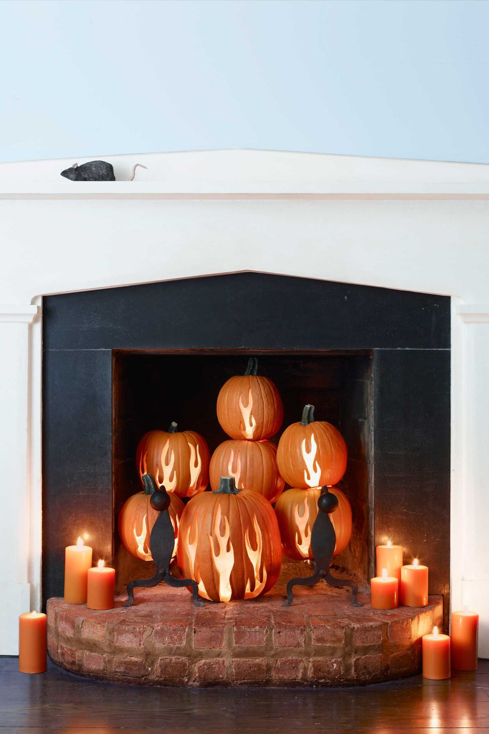 Pumpkin fire to warm up room on Halloween. Get 20 more best Halloween party ideas.Creative Halloween decoration.