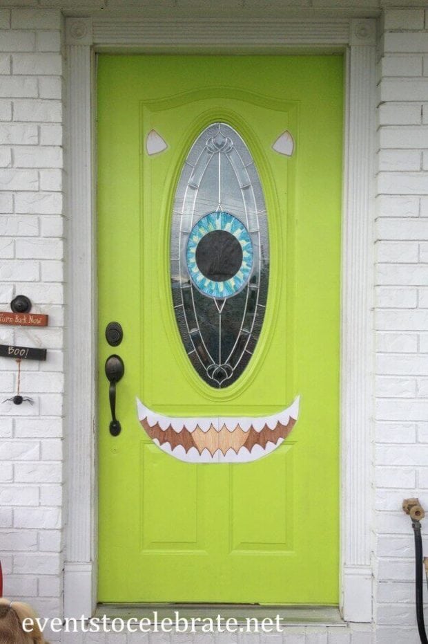 Try some monster door decorating ideas. For more spooky outdoor, find more Halloween door decorating ideas. Best front door decoration ideas. 