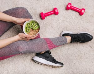 What to eat before workouts? Eat these healthy foods before you go to workouts. Best pre-workout foods you should eat for stamina and energy. Foods to eat before workouts.
