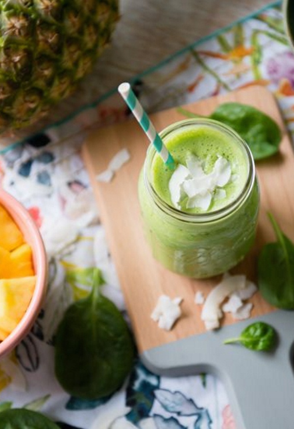Pina colada green smoothies. Spinach green smoothies for detox. Try this detox smoothies for body cleansing and weight loss. Morning energy smoothies for flat belly.