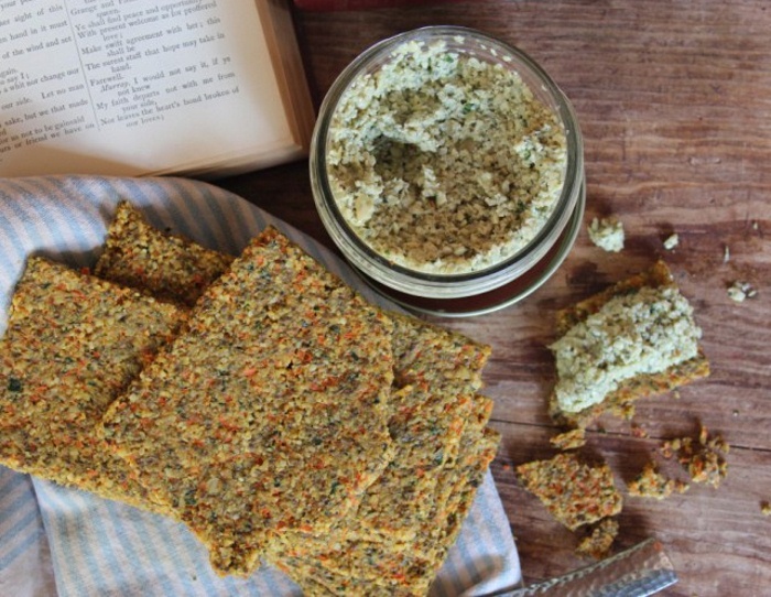 Raw paleo crackers for fat burn. Best detox dehydrated cracker for your weight loss snacks cravings. Best detox snacks ideas for body cleansing. Take this 21-day detox diet plan for fat weight loss. 