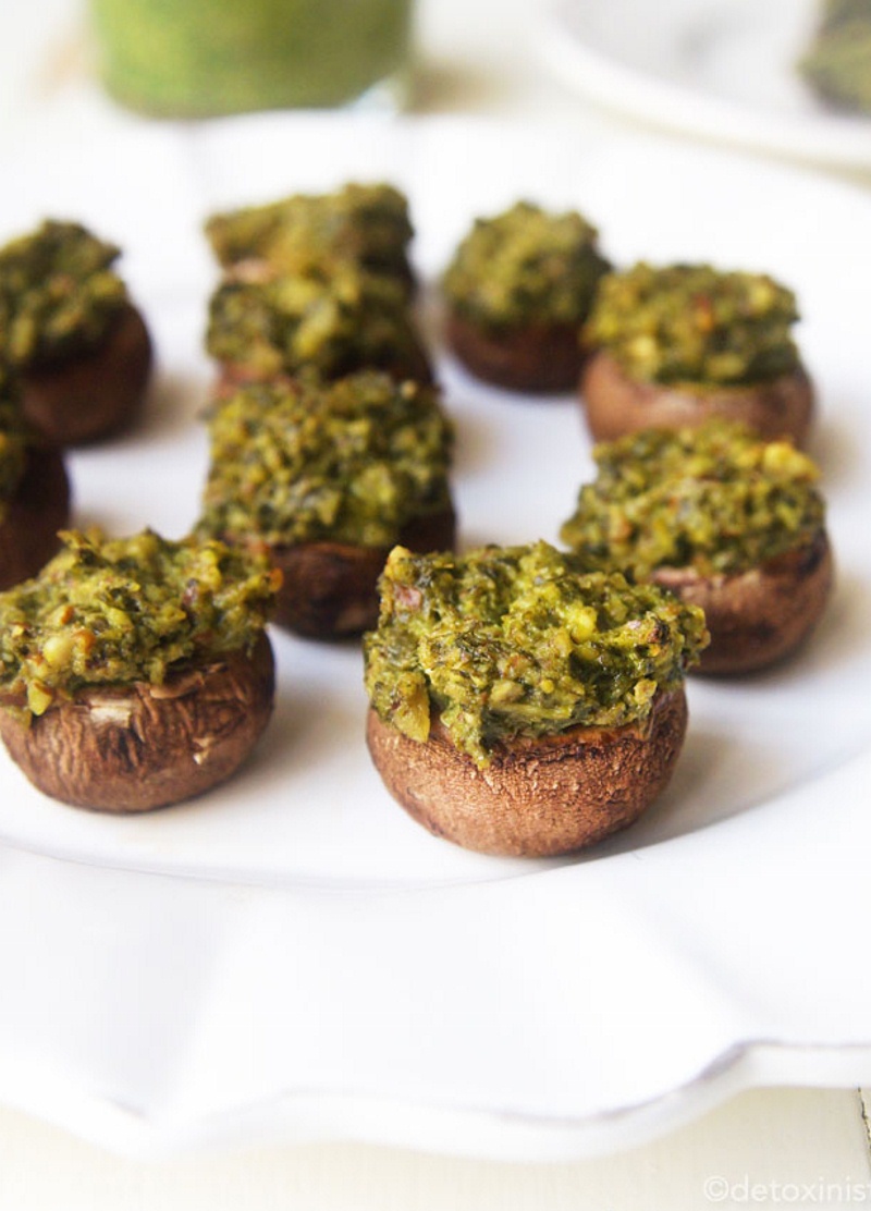Vegan pesto stuffed mushrooms. Best detox diet ideas for lunch and dinner. Try this 21-day detox diet plan for body cleansing. Detox food recipes. 