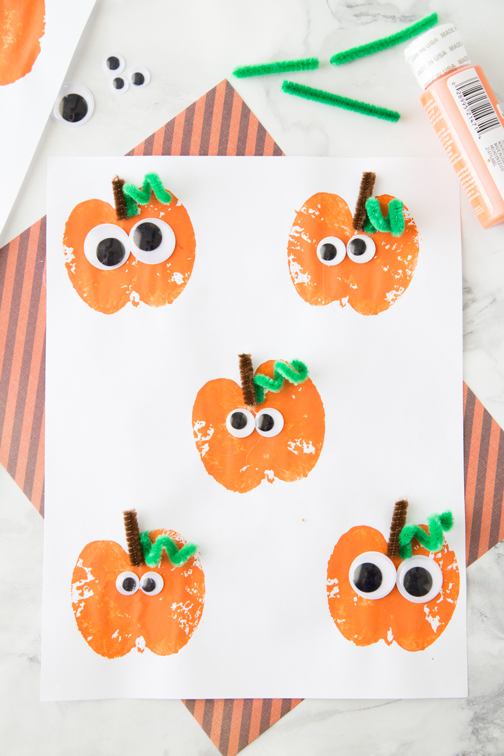 This Apple Stamping Pumpkin Craft is such a fun harvest time activity for the kids on Halloween. Try 15 more Easy Halloween craft ideas for party and decorations.