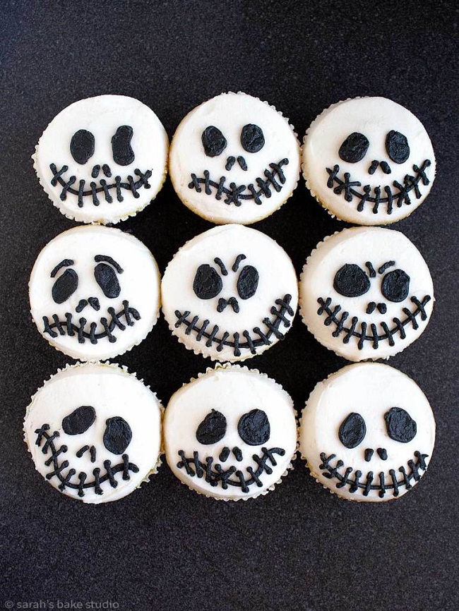 Jack Skeleton Cupcakes – get your scare on with these easy, fun, and spooky Halloween cupcakes. Amazing Halloween Cupcake Recipes Ideas.