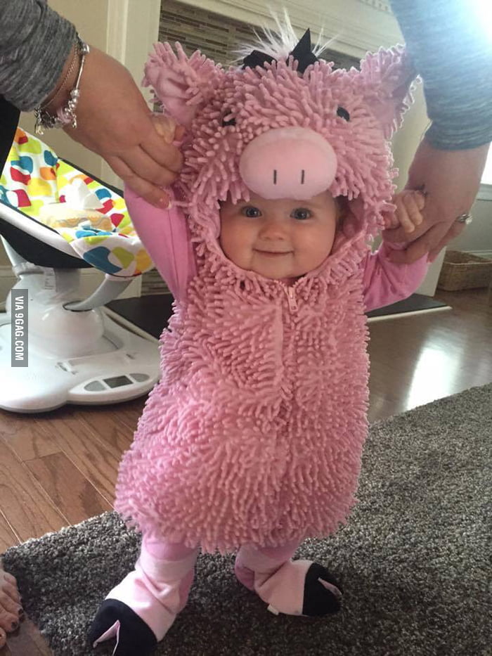 This ultra-cute little pig is super healing for Halloween. Such a creative Halloween costumes for babies can turn many faces around. Get more super cute Halloween costumes ideas for kids. 