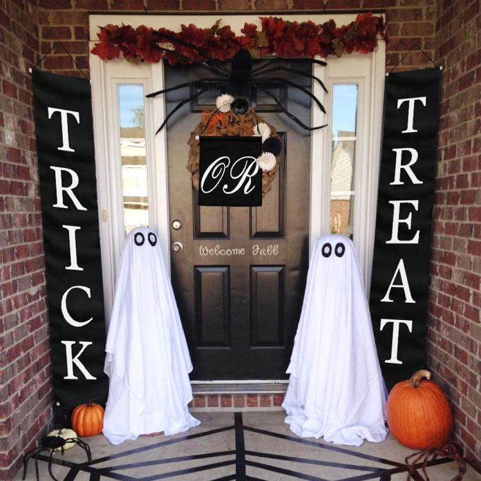 12 Spooky & Scary Halloween Door Decorations Ideas on Amazon - TIMESHOOD